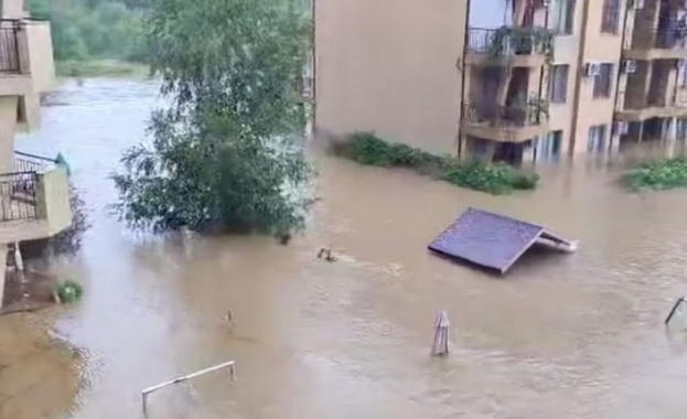 Стихията пак удари! Лозенец е под вода – страшна гледка: