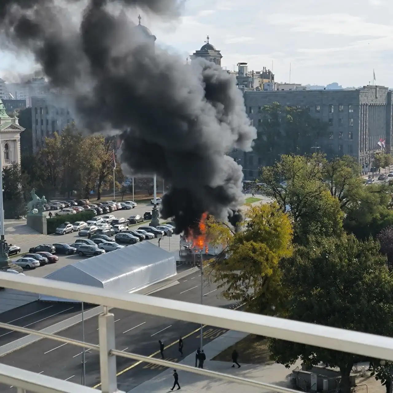 Белград пламна!