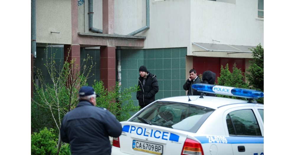 Полицаи нахлуха в мазето на известен наш доктор и се хванаха за главите