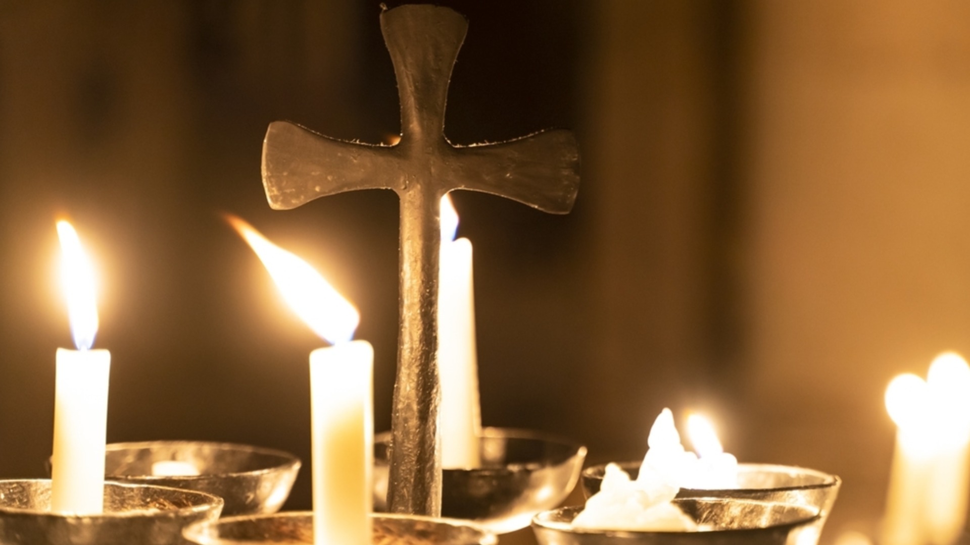 Днес 28 октомври е Голям Празник! Имен ден празнуват любими имена… Вижте