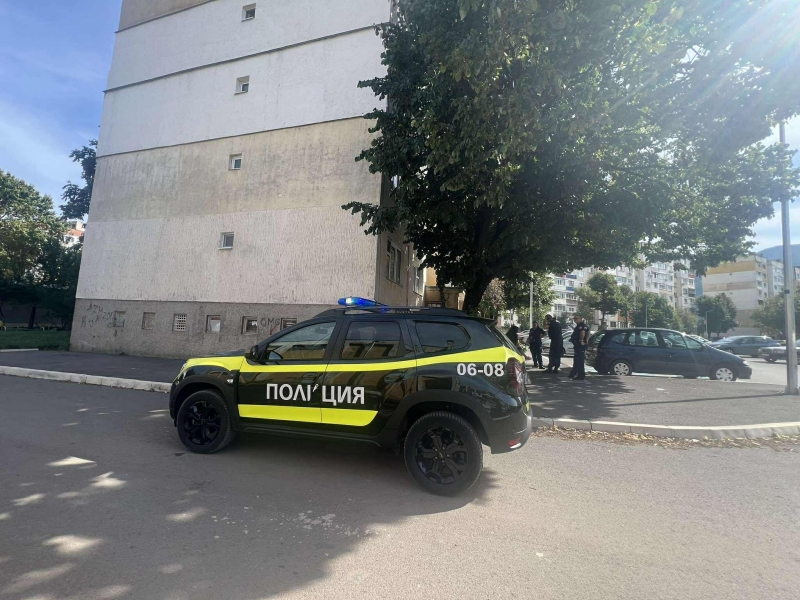 Ужасяващ инцидент със 17-годишно момиче във Враца, веднага дойде полиция и линейка Снимки