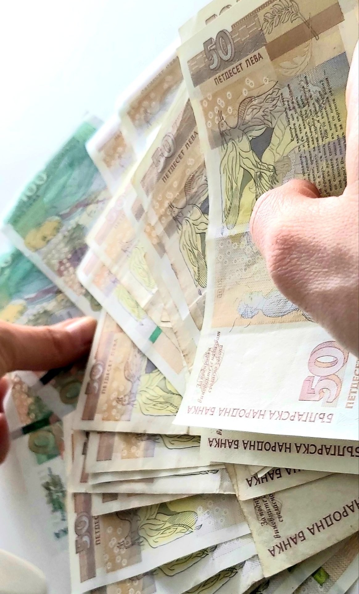 Увеличение от 1-ви ноември: по 1562 лв. на месец ще взимат…