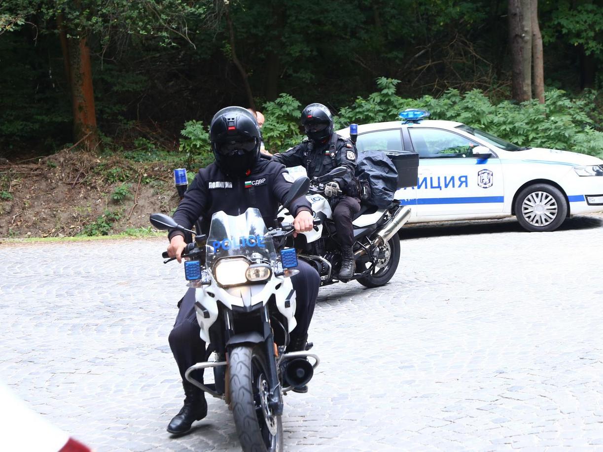 Пет куршума за строител и съпругата му, измамил десетки с жилища