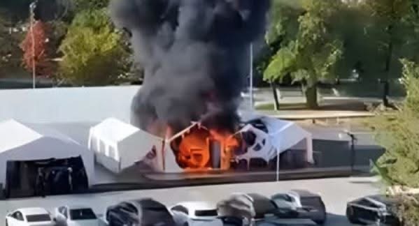 ИЗВЪНРЕДНО: Стрелба, взрив и пожар пред парламента на Сърбия, има пострадал