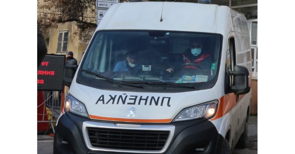 Маркуч от цистерна се откъсна и заля с вряла вода с температура над 88 градуса майка и бебето й по време на разходка в Смолянско