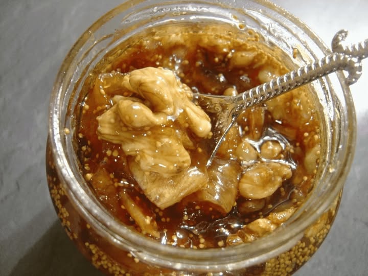 Орехи, чесън, оцет и мед: Запазете тези стари рецепти! Може да… Вижте повече…