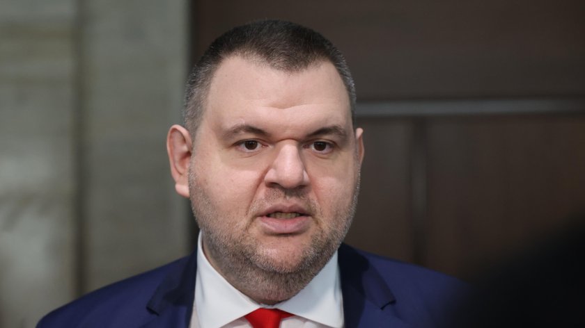 Пеевски взриви кулоарите на НС с думи за..