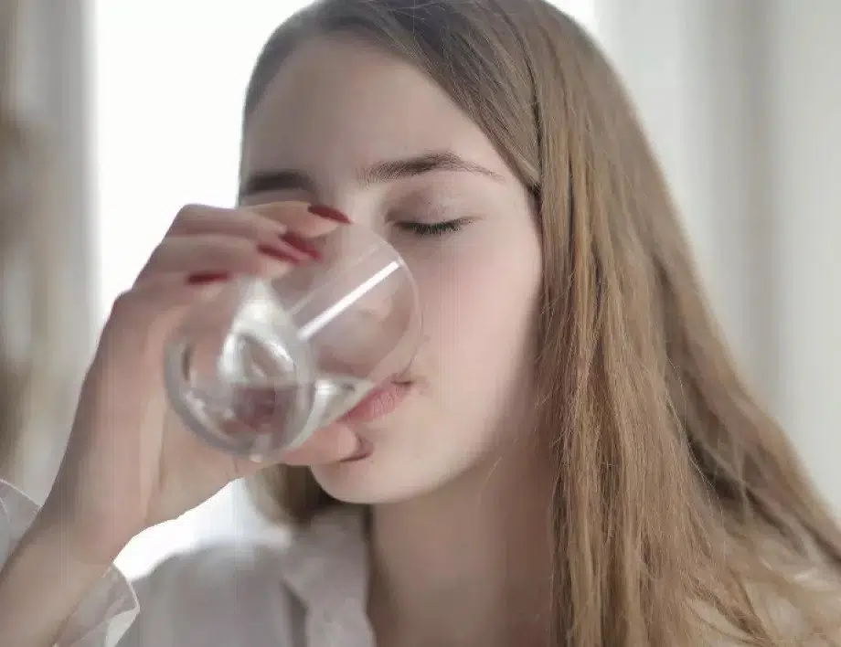 Пиенето на топла вода на празен стомах води до… Вижте повече…