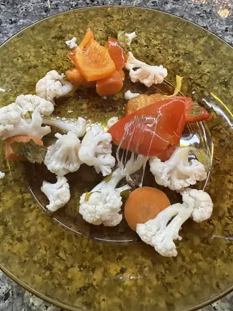 Пловдивчанин: Купих си буркан с туршия и какво намерих вътре…. Снимки