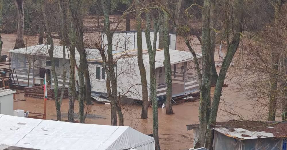 Извънредно! Наводнения по Южното Черноморие, всичко е под вода