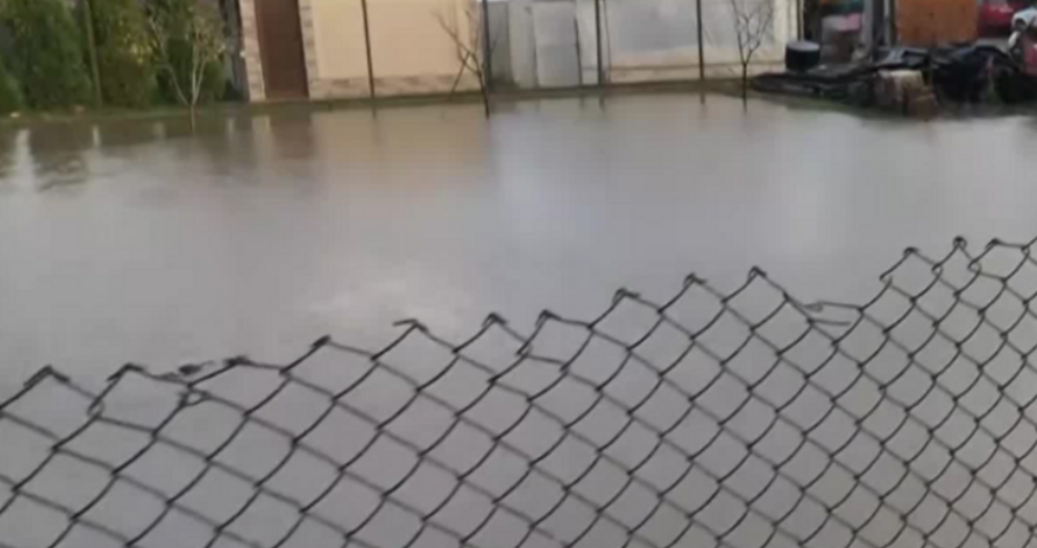 Извънредно! Скъса се дига. Много къщи са под вода