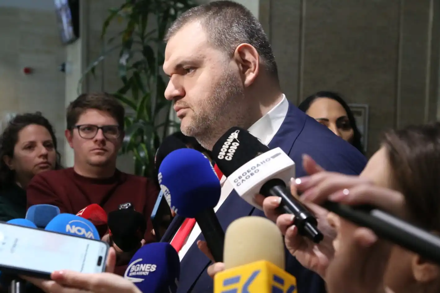 Пеевски с първа реакция след падането на кабинета: