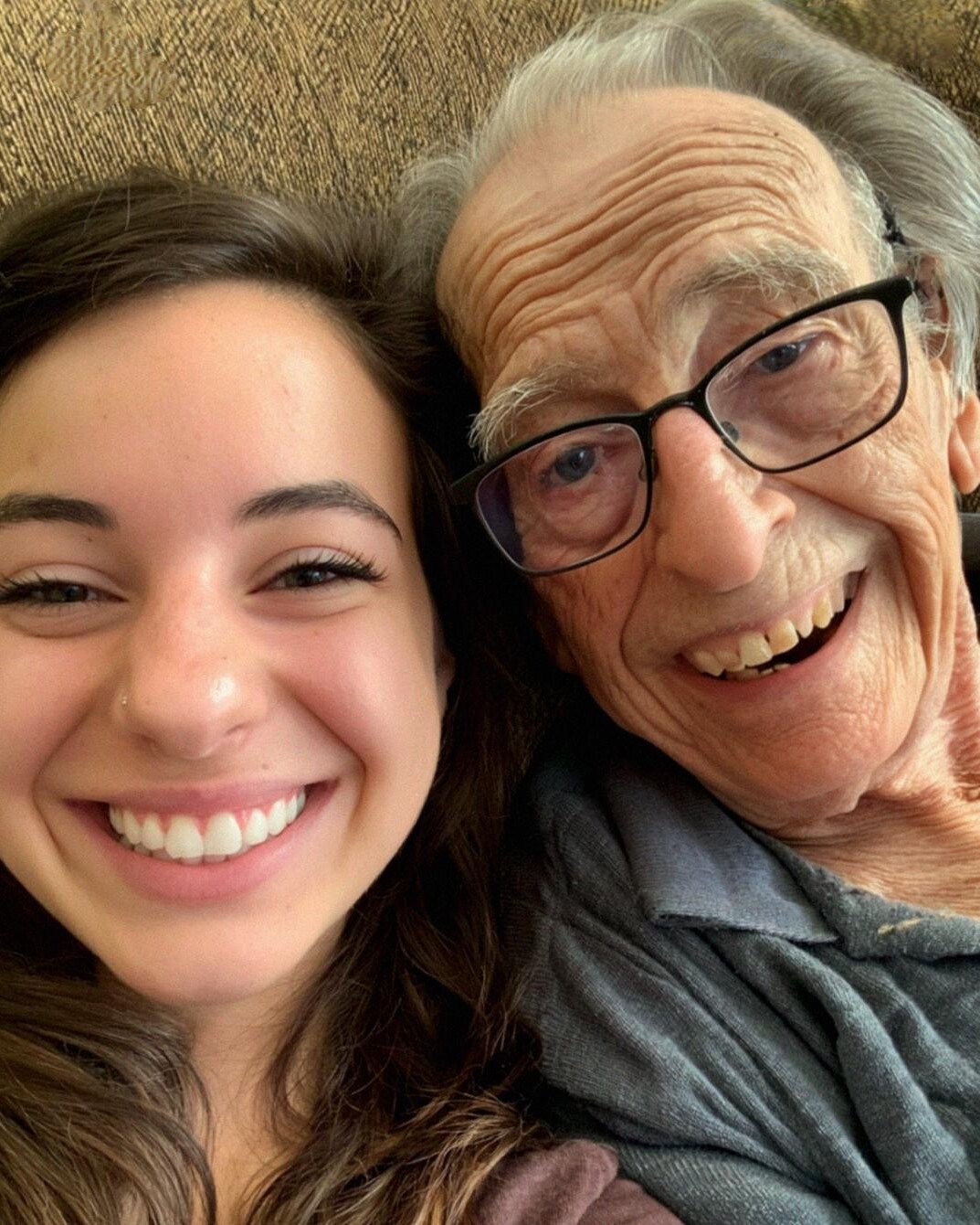 Дядо ме отгледа напълно сам, след като загубих родителите си. Две седмици след погребението му разбрах, че ТОЙ МИ Е КРИЕЛ НЕЩО ПРЕЗ ЦЕЛИЯ МИ ЖИВОТ.