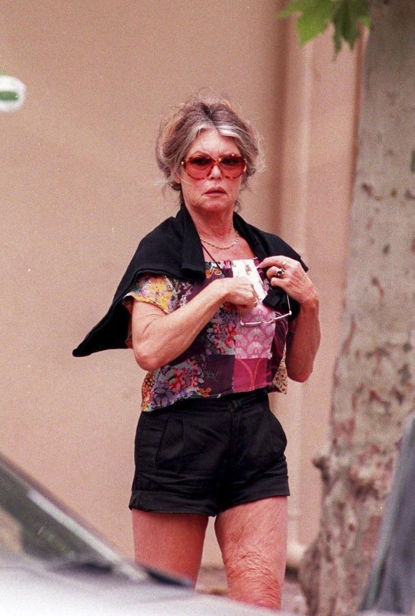 Бриджит Бардо къси панталони