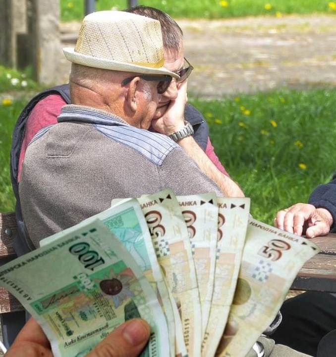 Кой какви пенсuu ще взимa от 1 януари ТАБЛИЦИ