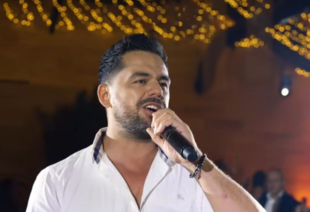 Извънредно! Известен Певец почина внезапно само на 40 години