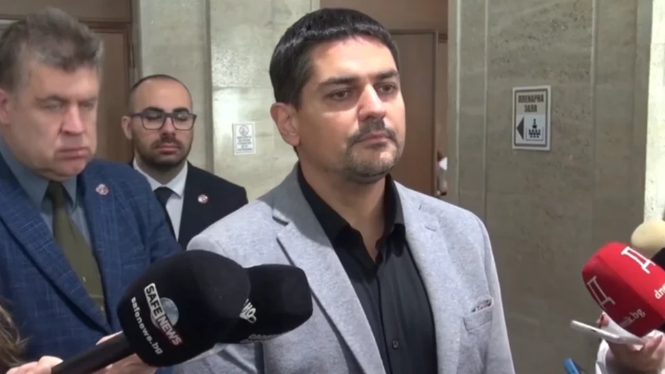 Радостин Василев за боя в НС: Добре, че не влезна десният, че още щеше да спи, каза ми..