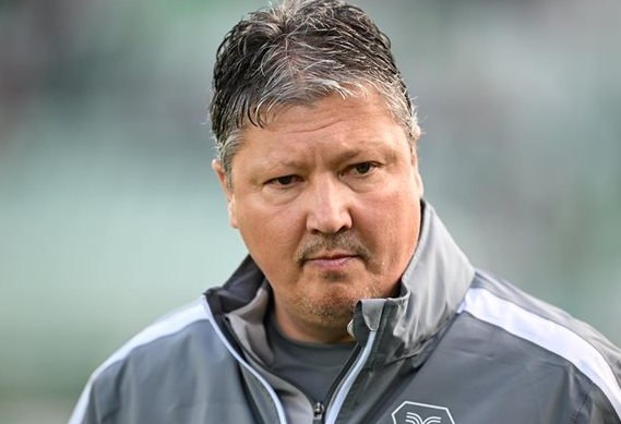 Семейството на Любослав Пенев обяви, че на 27 и 28 декември ще се проведе благотворителен турнир по минифутбол в подкрепа на легендарния футболист. Близките на Пенев разкриват, че той е приел новината от турнира в София с огромно вълнение и благодарност.