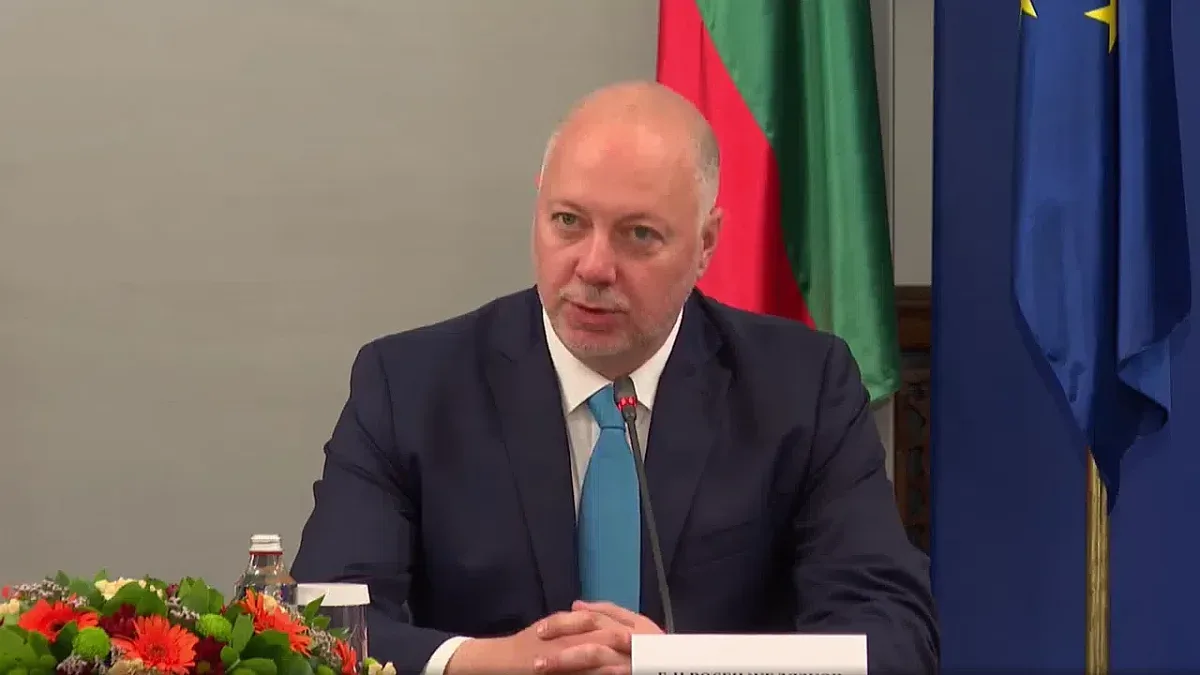 Росен Желязков отсече за еврото и съдбата на кабинета