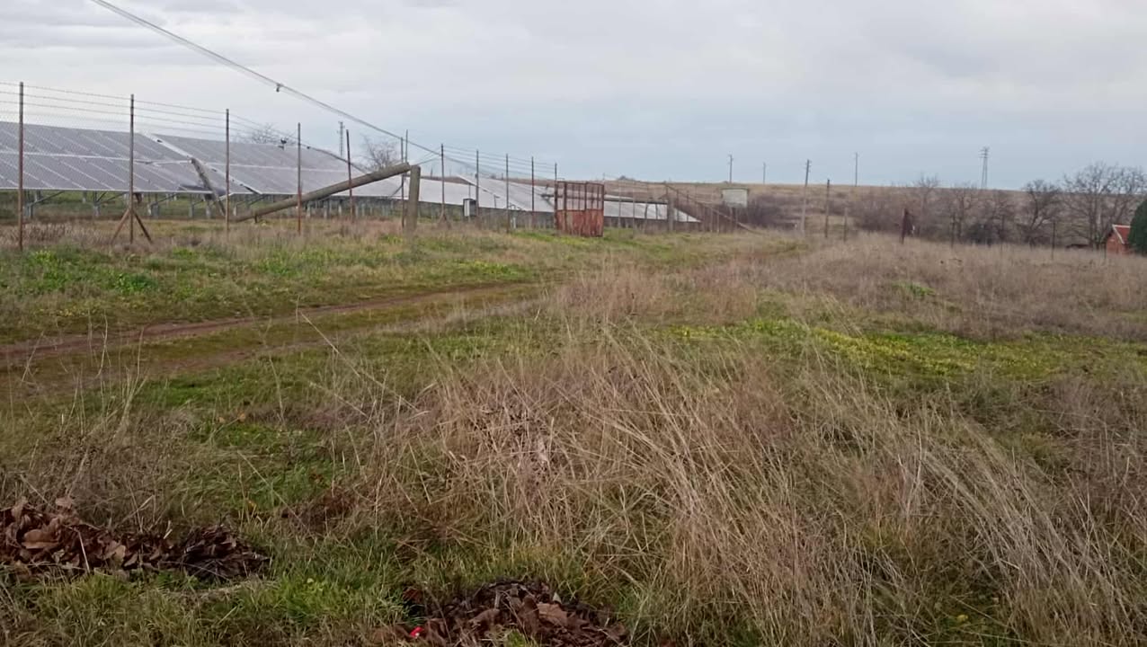 Силна буря с характеристики на смерч нанесе щети в село Меден кладенец