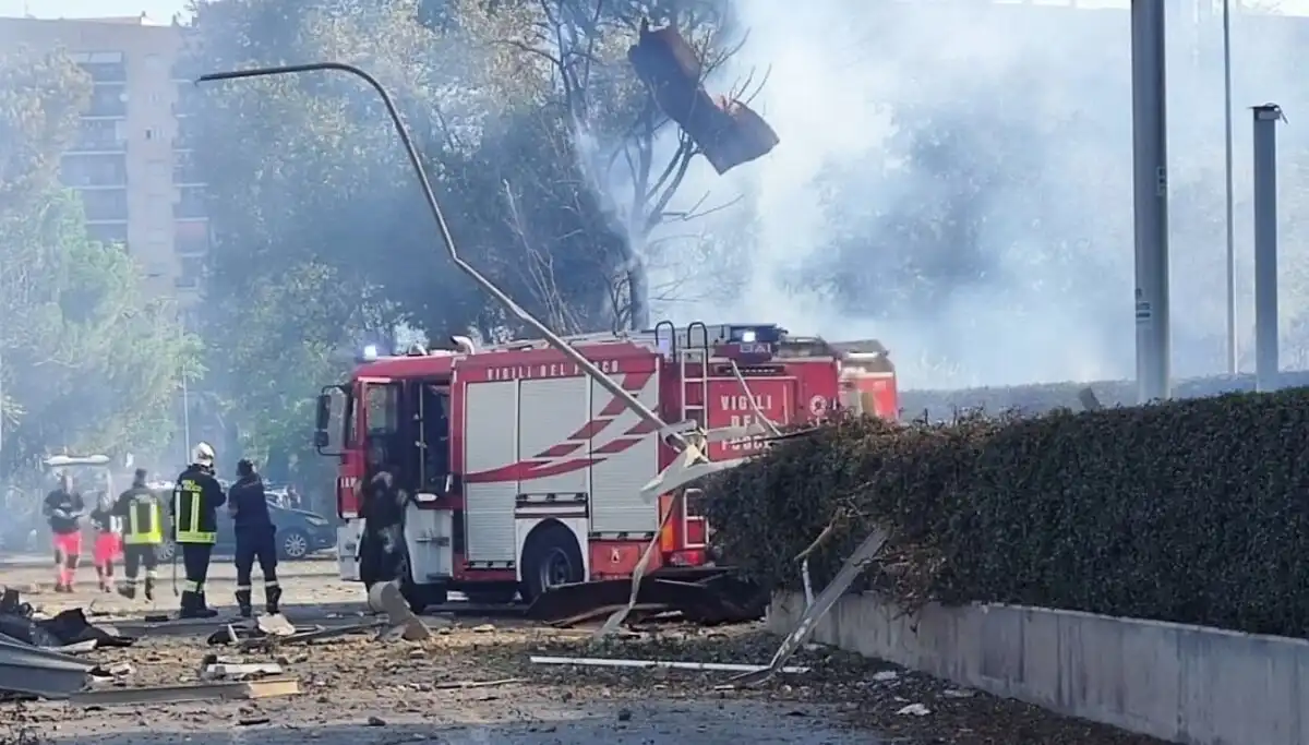 Нов кошмар в този столичен квартал, почерня от пожарни