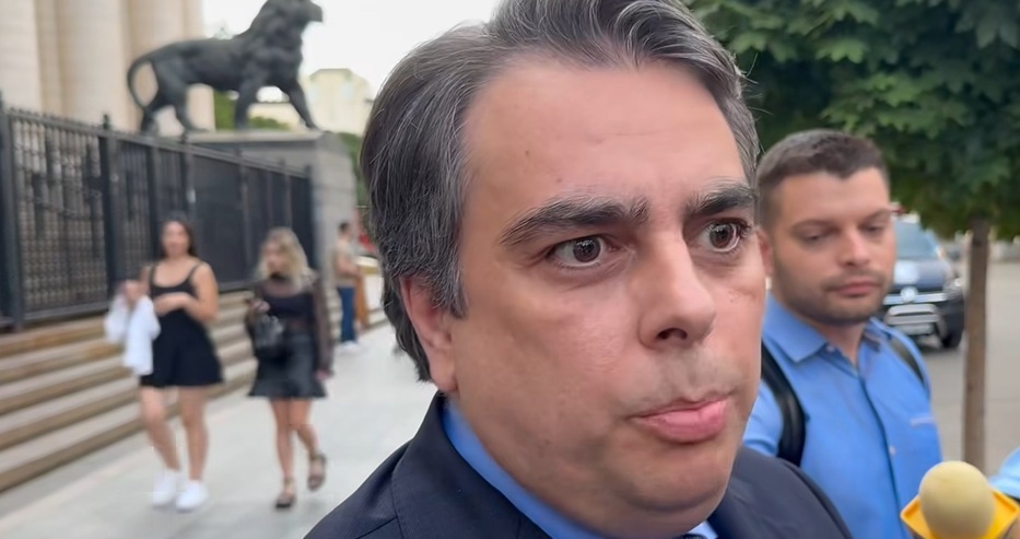 Тежък удар за Асен Василев