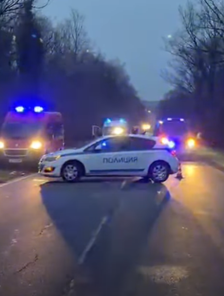 Извънредно! Тежка катастрофа край бургаското село Маринка, има две жертви