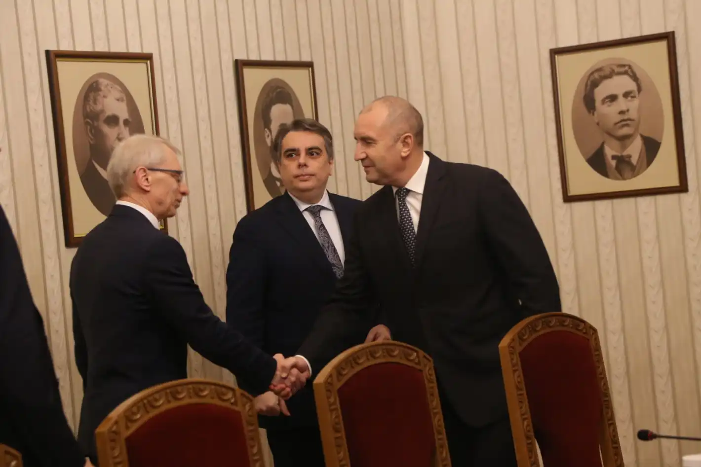 Това ще е служебният премиер! Ясни са и много министри