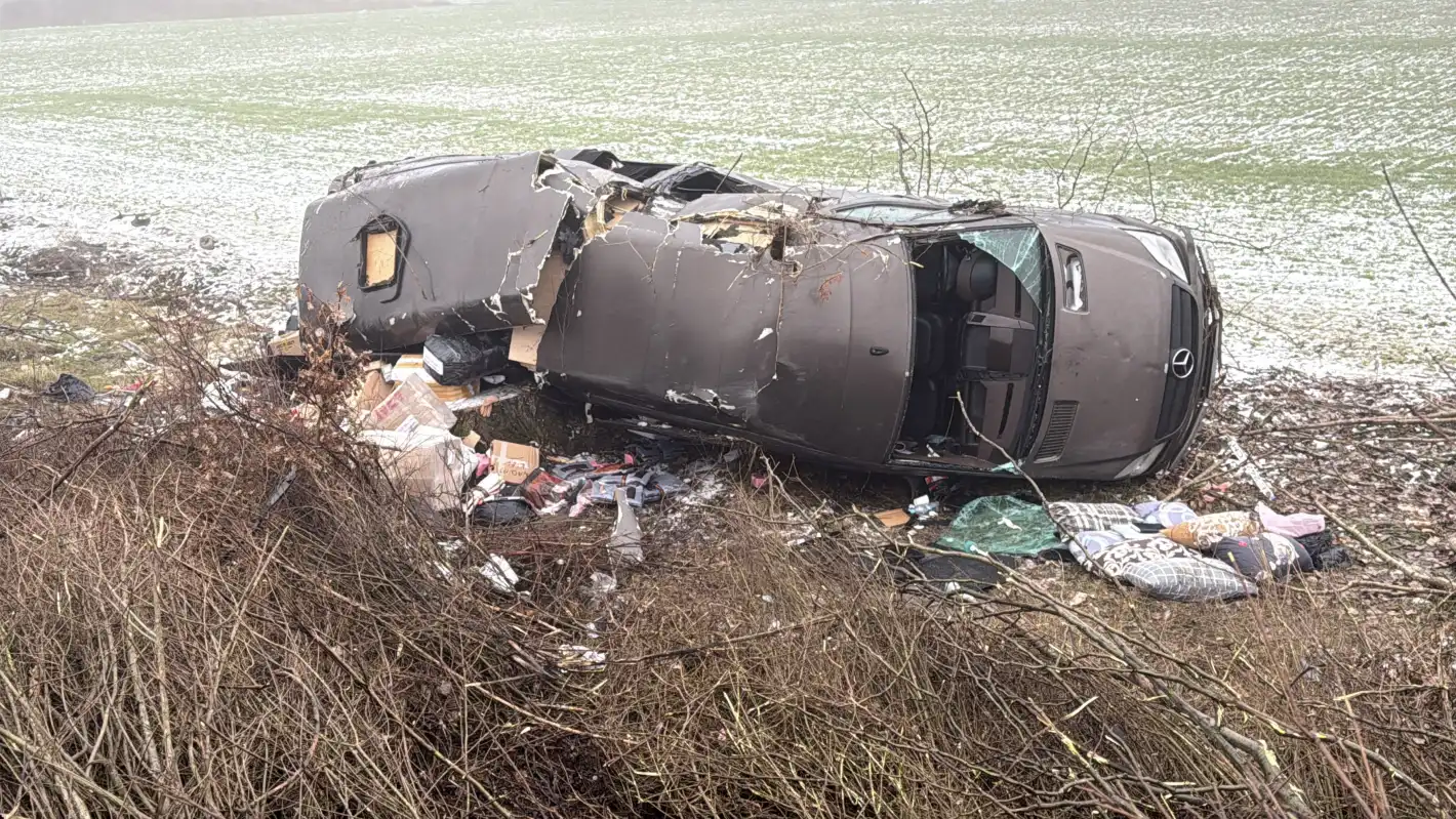 Извънредно! Мистериозна катастрофа с украински бусове и много ранени край Мъглиж Снимки