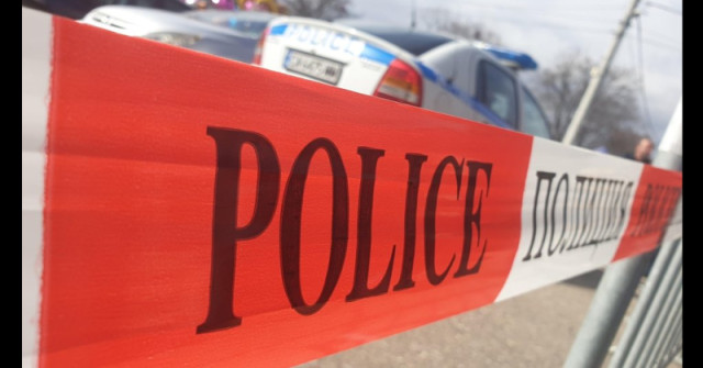 Жестоко убийство потресе Русе! Полицаи заварили кървава гледка в апартамент