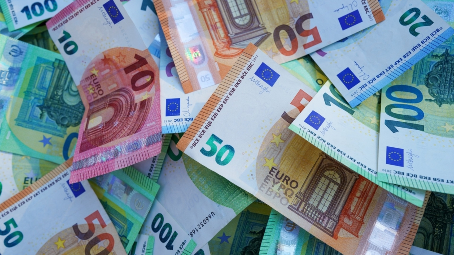 Не по вода, а по евра ще тръгне февруари за тези 4 зодии