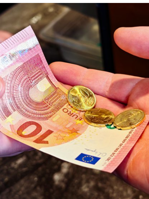 Пенсионерите посърнаха: Обрат с повишението на парите им от 1 юли