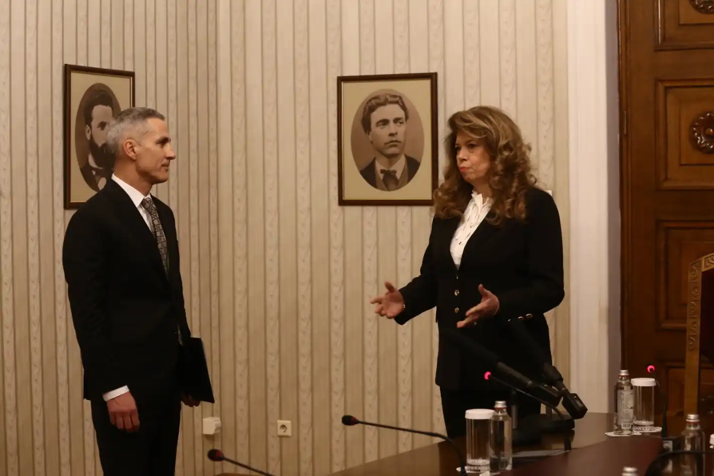 Гюров обяви състава на служебния кабинет, има много изненади