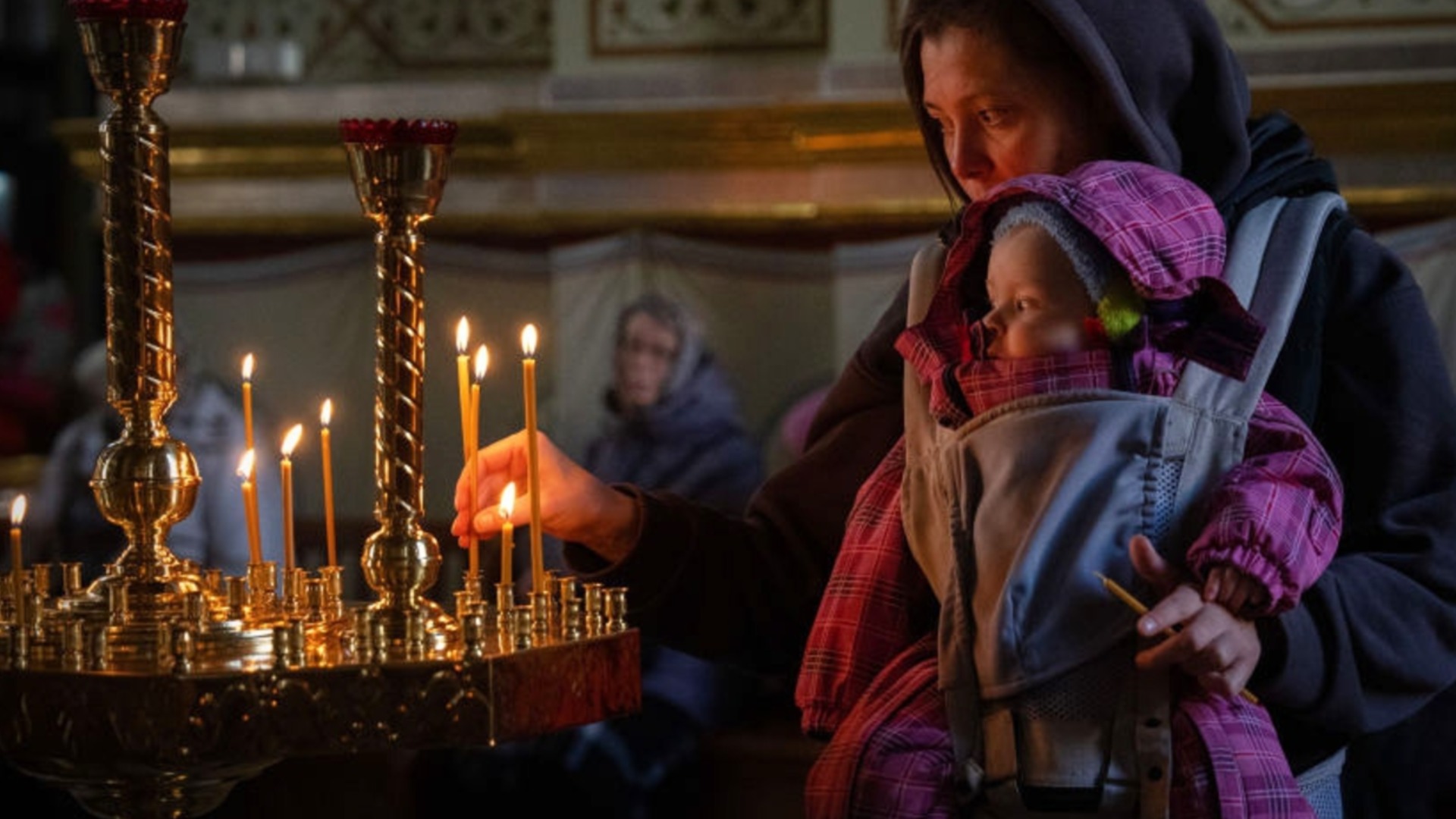 Днес е Голям празник: НЕ носете дрехи в този цвят, привлича мъка и тъга