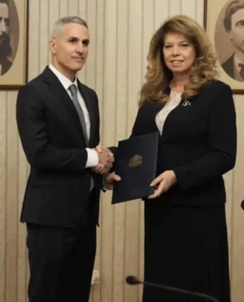 Всичко е ясно: Гюров обявява имената на министрите при Йотова в…