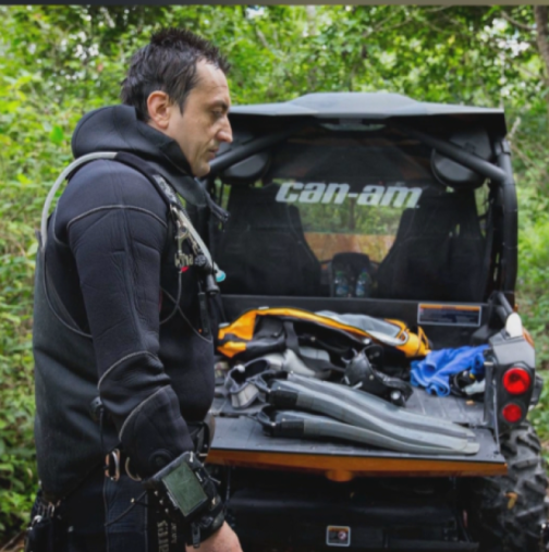 Полицията намери изоставения кемпер на Калушев на 30 км от х. Петрохан, вътре имало..