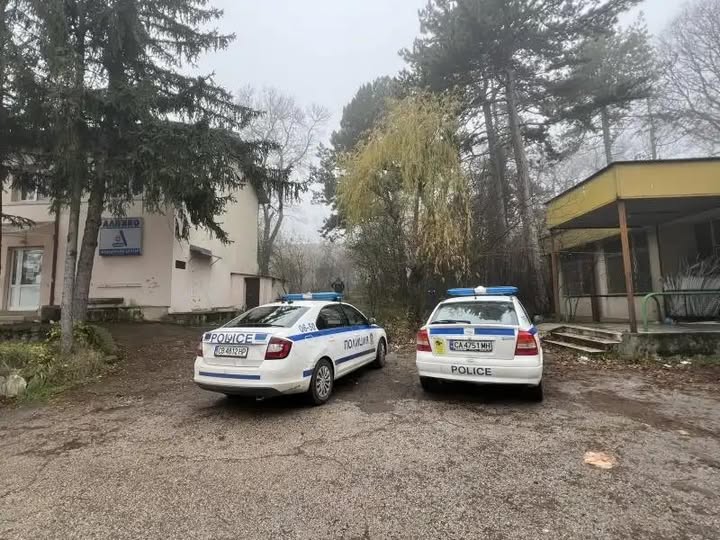 ИЗВЪНРЕДНО: Откриха труп на жена, отцепиха целия район във…