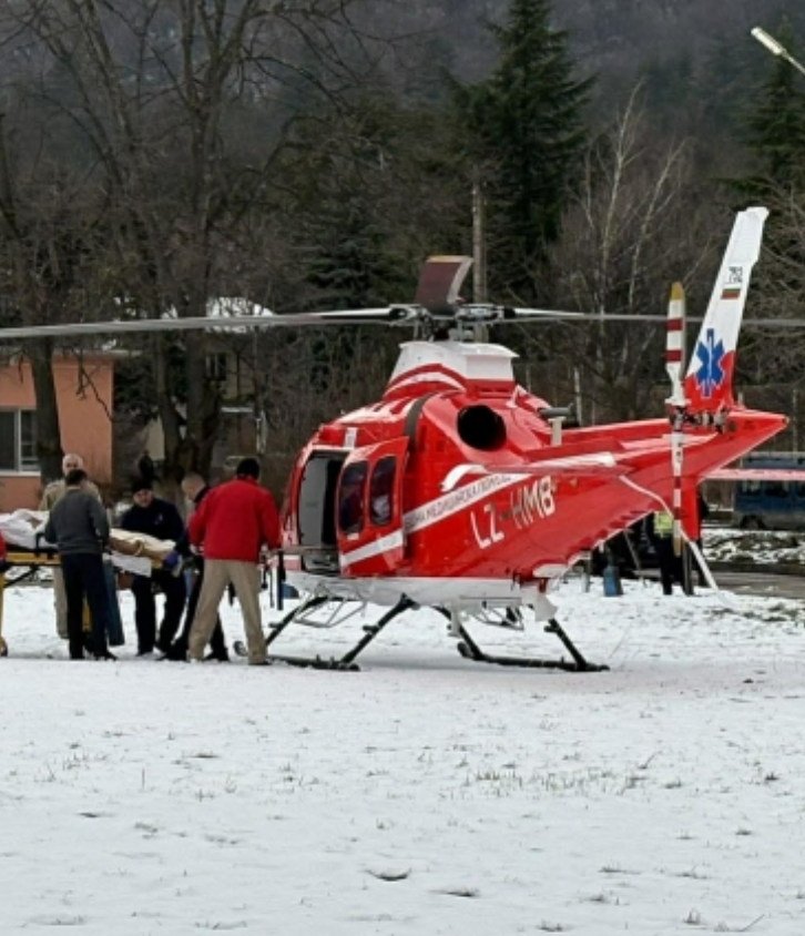 т последните минути! Вдигнаха с въздушна линейка младеж е…