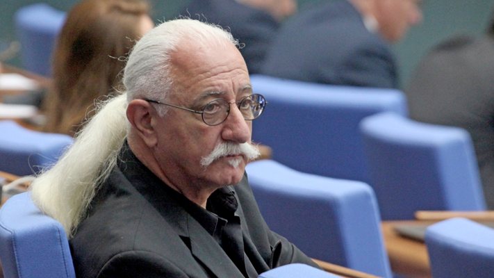 Краят на една ера! Етиен Леви се оттегля от „Капките“ след скандалите, ето кой го измести: