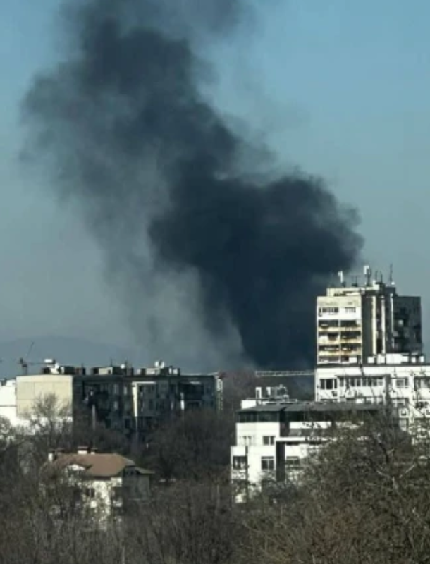 Голям пожар в Пловдив! Граждани: Чу се силен гръм!