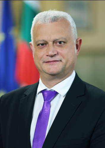 Дечев започна голяма чистка в МВР, масово гони…