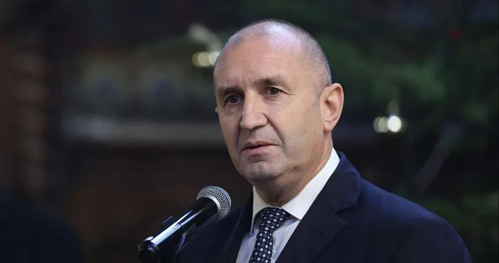 Човек на Радев с ключови думи. Посочи приоритет №1