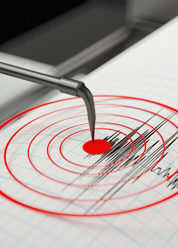 Силно земетресение удари на хвърлей от България – хора наизлязоха по улиците, чакат в колите си да отмине