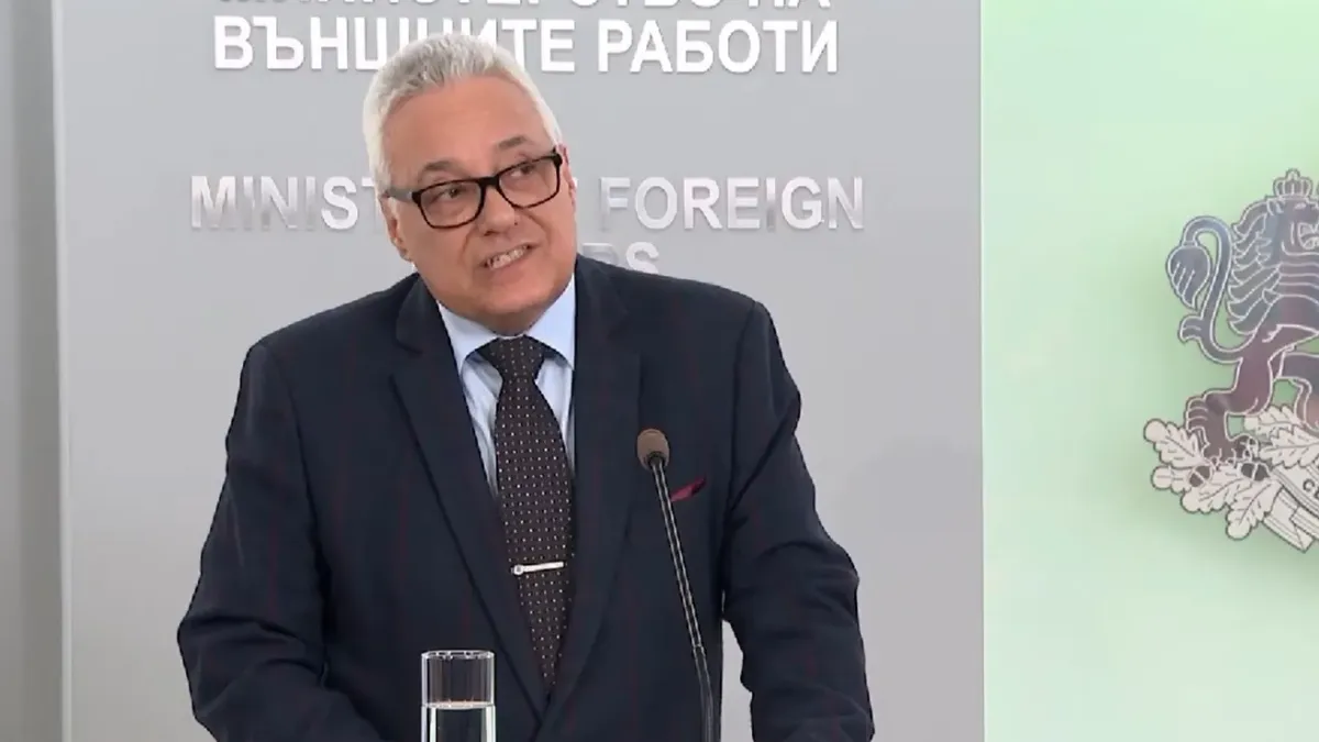 МВнР с извънреден брифинг: Всички българи да се…