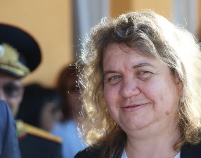 Киселова разтърси всички с нов мерцедес и млад..