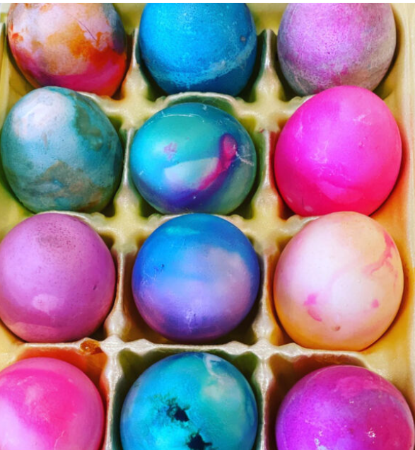 Боядисвала съм яйцата как ли не, но със сода стават неповторими! Всичко избухва в цвят: