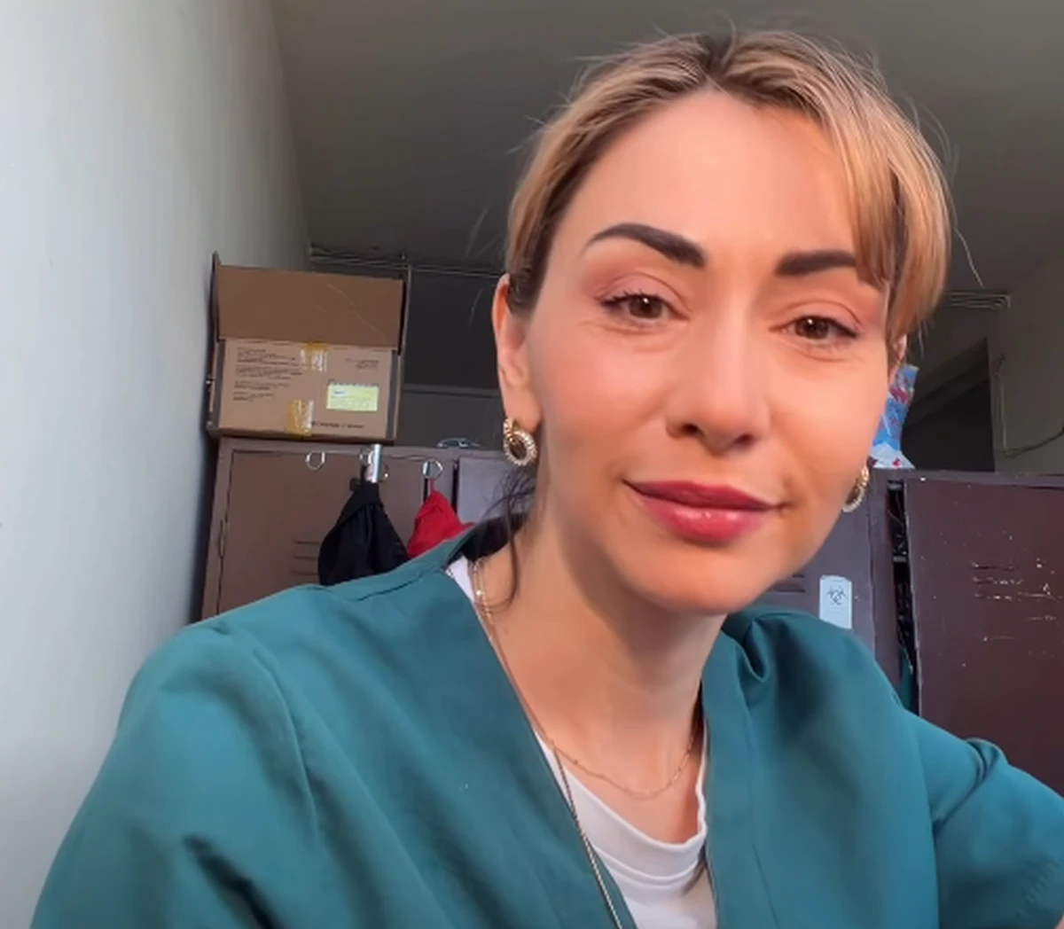 Със сълзи на очите Нети обяви края