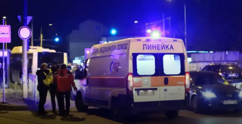 Извънредно! Полиция и Спешна помощ пред блок в София, ето какво се случва