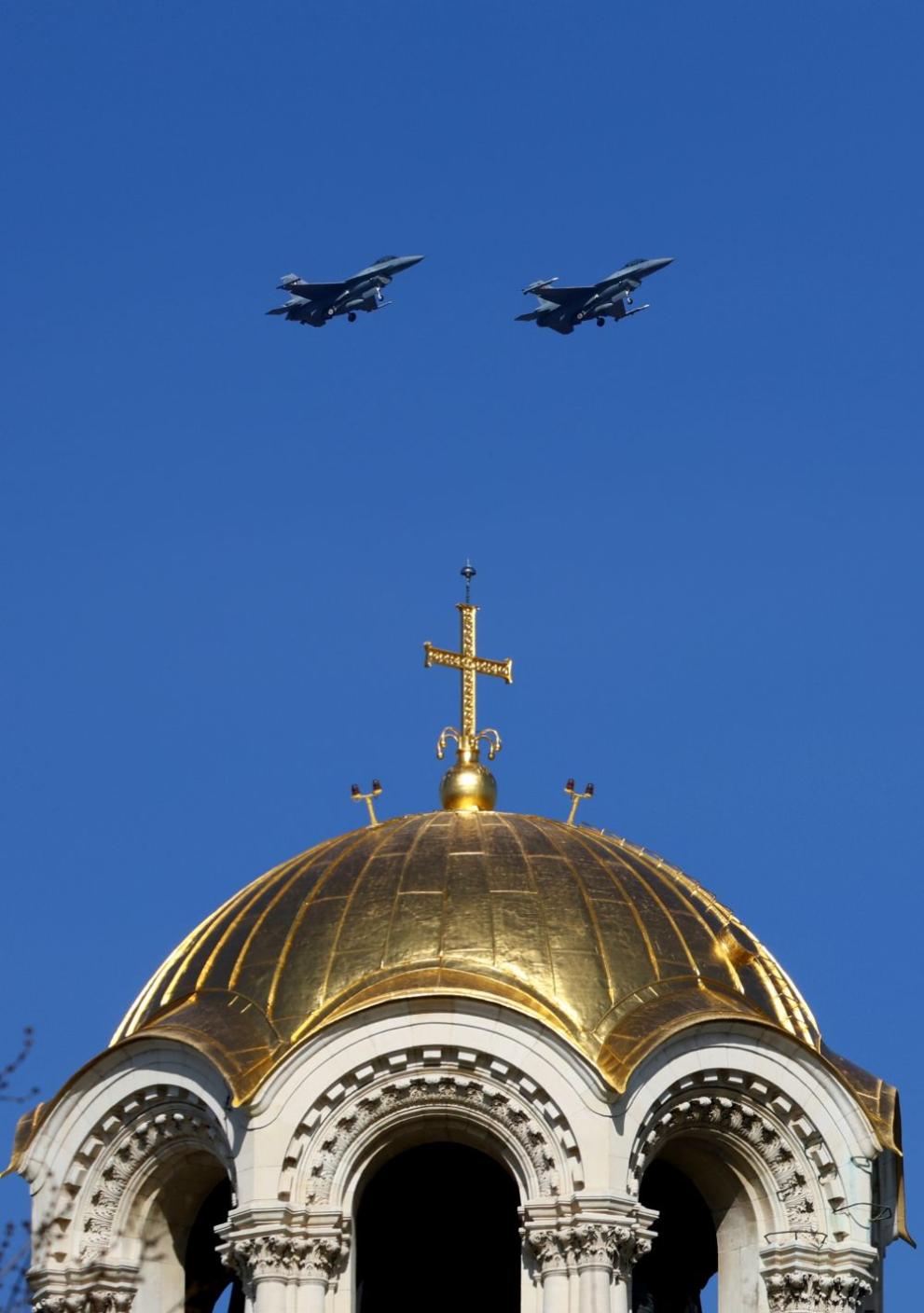 Извънредно: Боен тътен над София