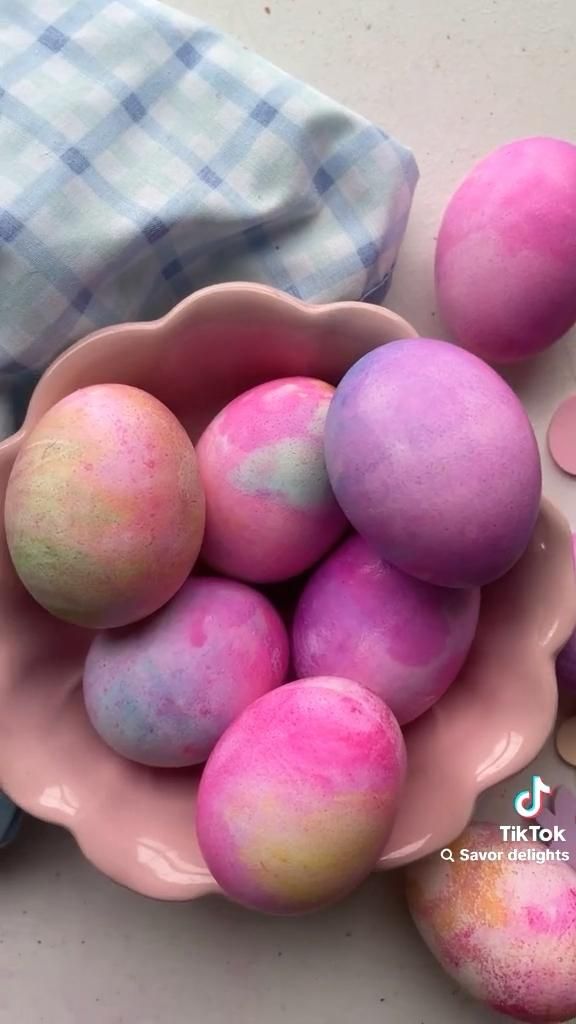 розови великденски яйца